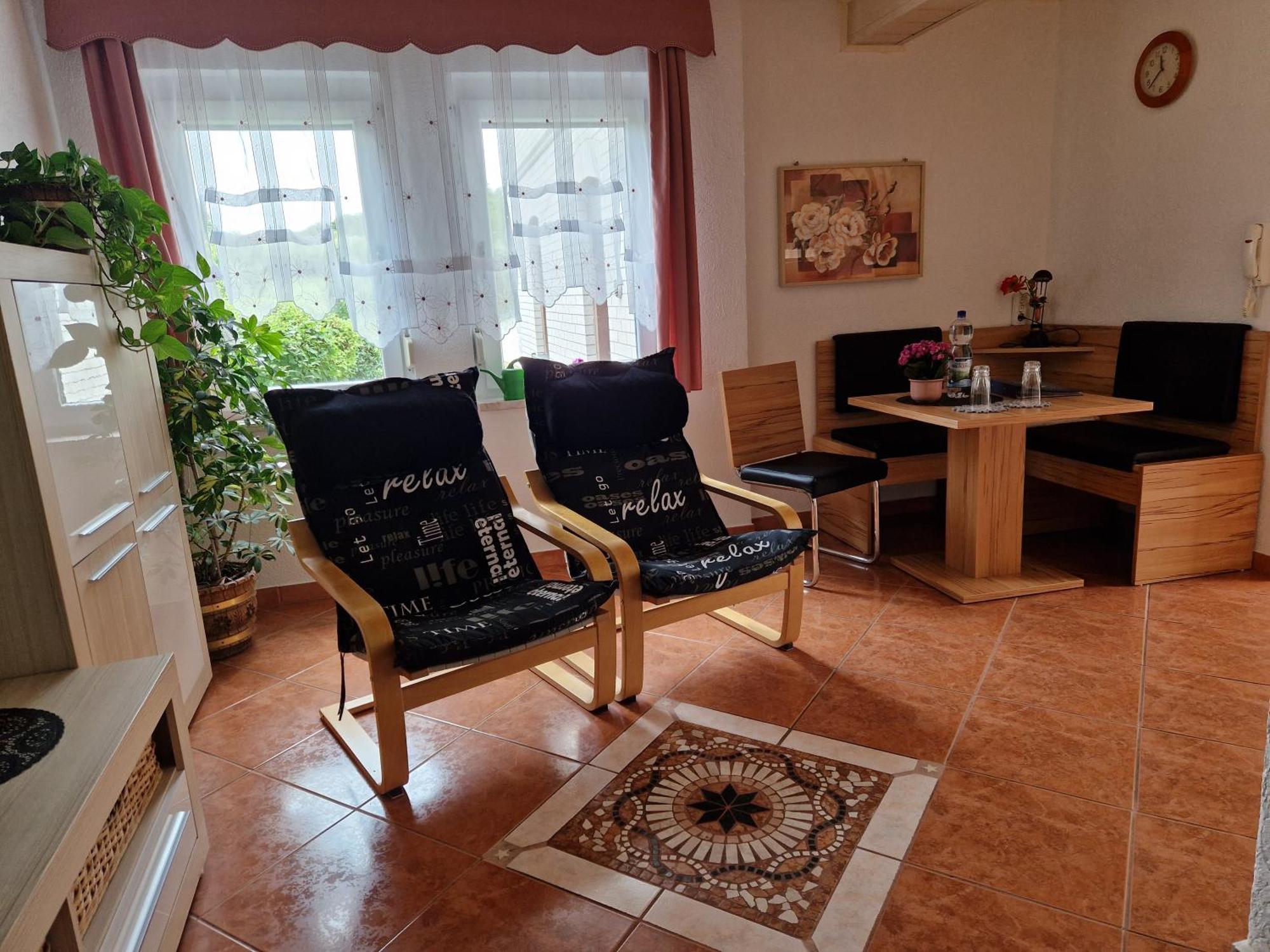 Pößneck Ferienwohnung Am Oepitzer Berg מראה חיצוני תמונה