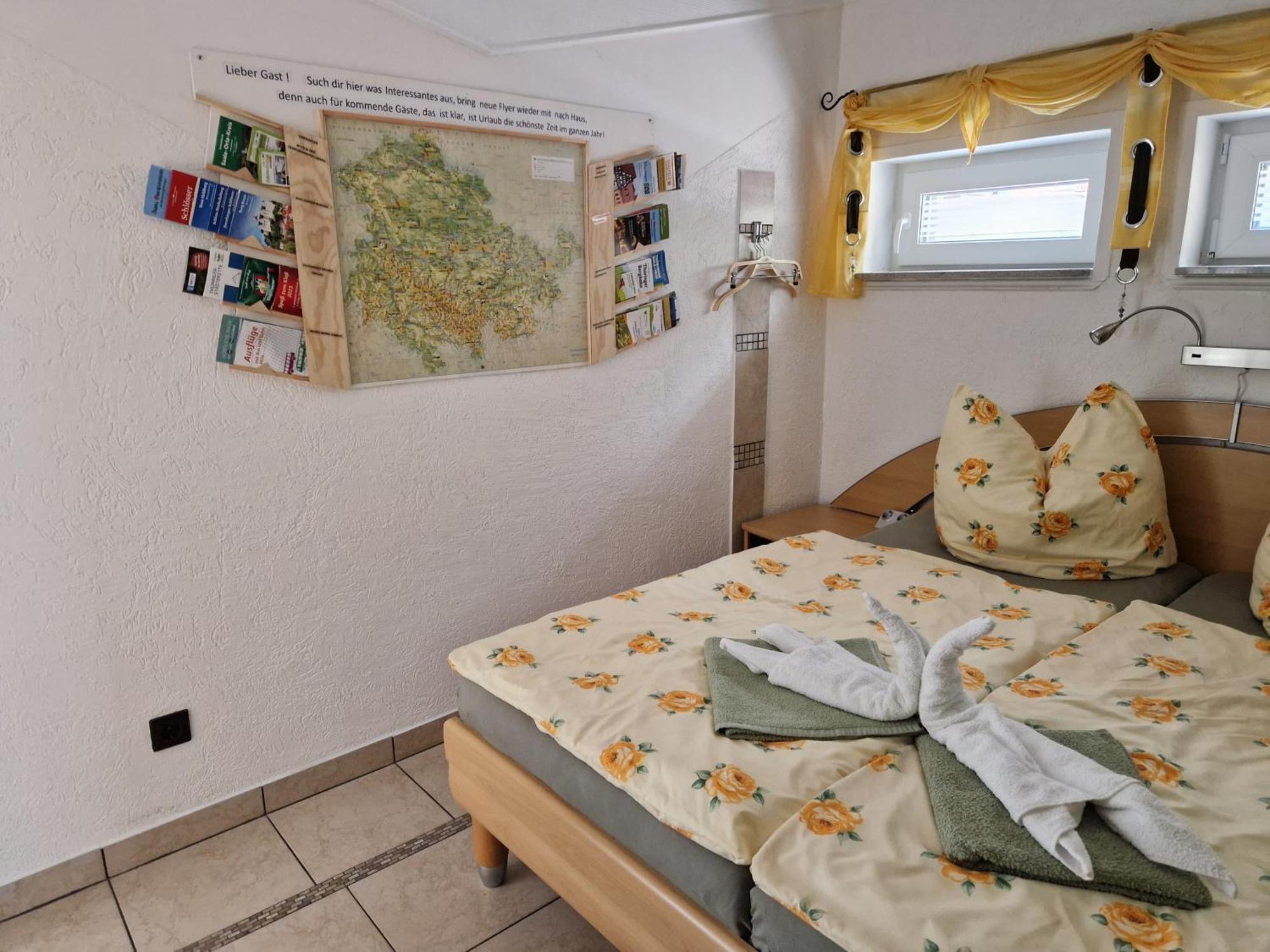 Pößneck Ferienwohnung Am Oepitzer Berg מראה חיצוני תמונה